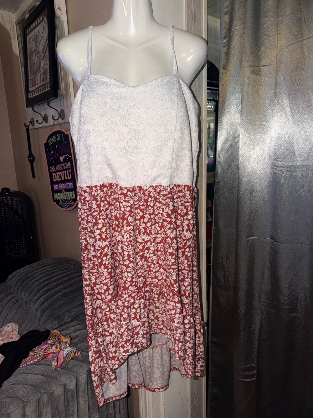 Women’s plus size White lace bodice and Red Floral Spaghetti Strap Dress XXL